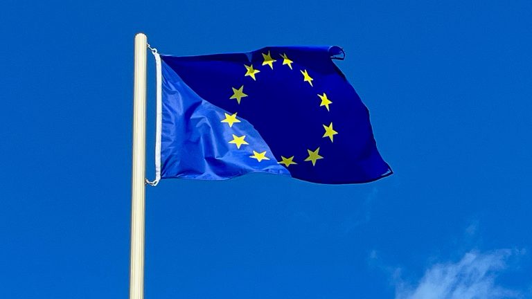 From July 1, 2026, a fixed customs duty of € 3 on imports up to € 150