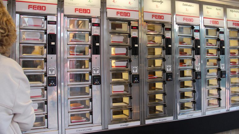 Gewijzigde regels voor plastic wegwerpbekers en -bakjes